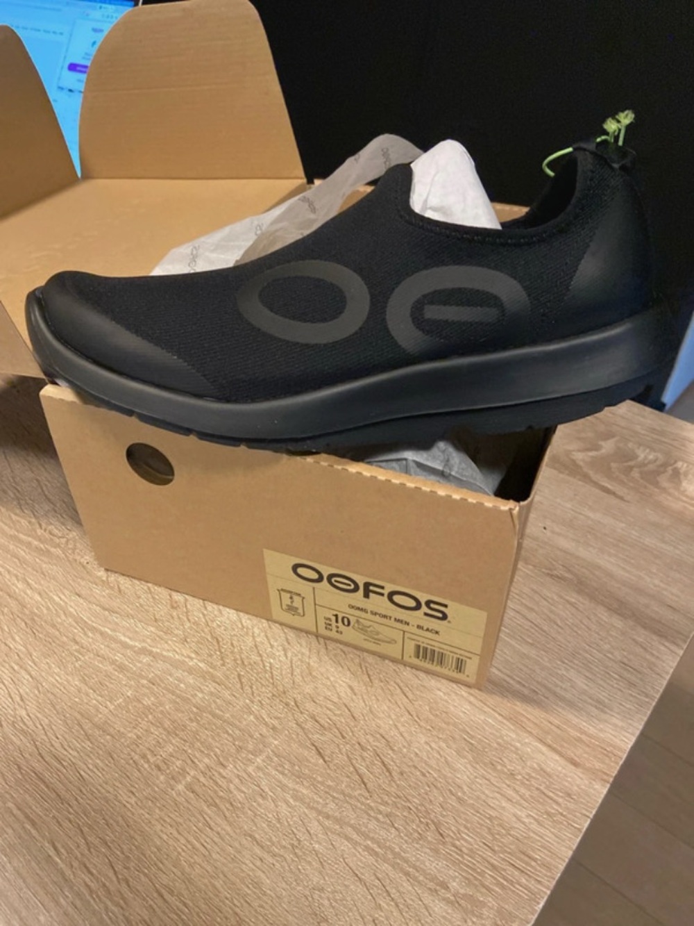 OOFOS oomg sport shoe Men’s Black 10.5